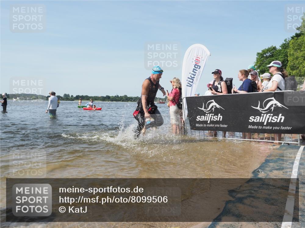22.06.2025 - Viking Triathlon KatJ http://msf.ph/oto/8099506 22.06.2025 10:32:38 Schwimmen 80, 170, 208, 278, 492, 554 meine-sportfotos.de