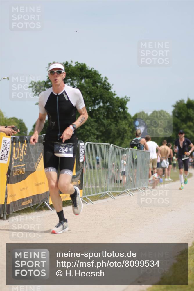 22.06.2025 - Viking Triathlon H.Heesch http://msf.ph/oto/8099534 22.06.2025 13:16:59 Laufen 75, 264, 443, 617 meine-sportfotos.de