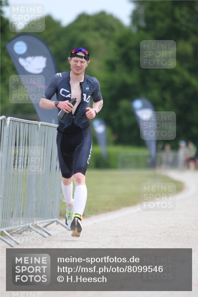 22.06.2025 - Viking Triathlon H.Heesch http://msf.ph/oto/8099546 22.06.2025 12:46:25 Laufen 526 meine-sportfotos.de