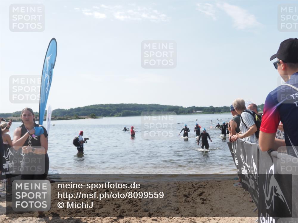 22.06.2025 - Viking Triathlon MichiJ http://msf.ph/oto/8099559 22.06.2025 10:43:55 Schwimmen 41, 249, 362, 442, 531, 627, 637 meine-sportfotos.de