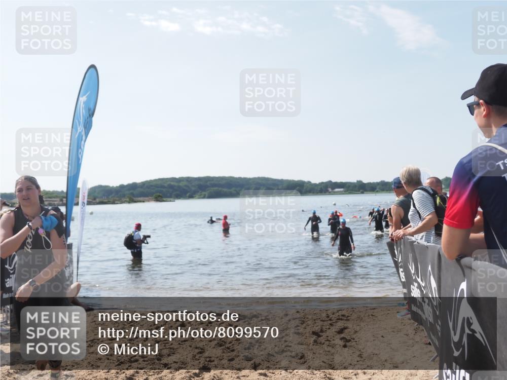 22.06.2025 - Viking Triathlon MichiJ http://msf.ph/oto/8099570 22.06.2025 10:43:55 Schwimmen 41, 249, 362, 442, 531, 627, 637 meine-sportfotos.de