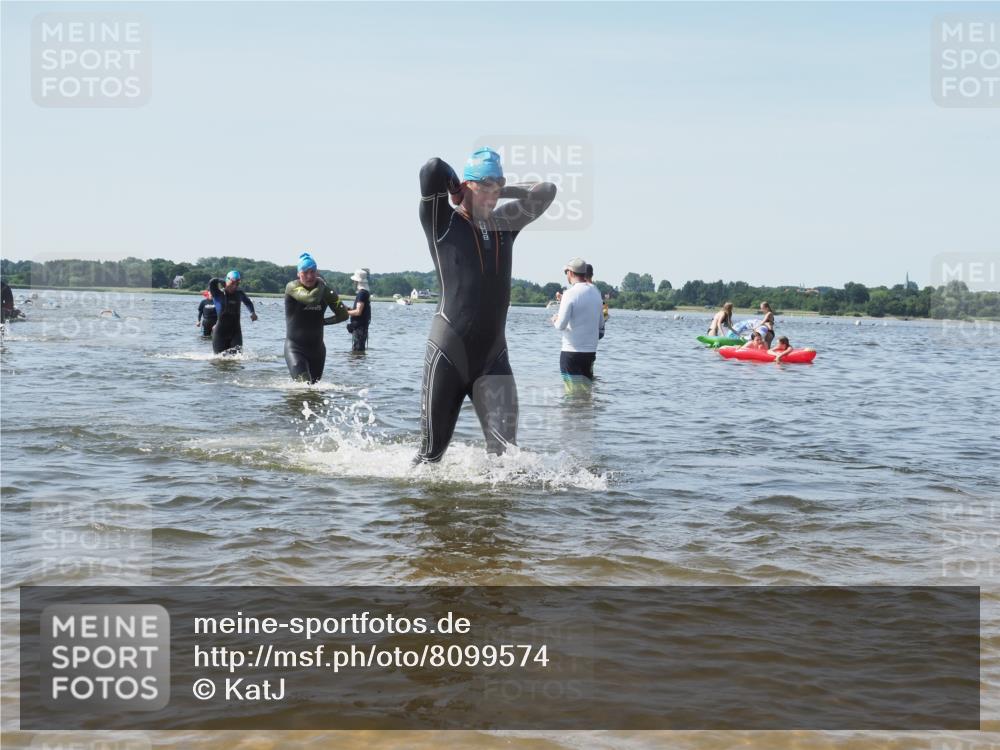 22.06.2025 - Viking Triathlon KatJ http://msf.ph/oto/8099574 22.06.2025 10:32:42 Schwimmen 80, 208, 278, 554 meine-sportfotos.de