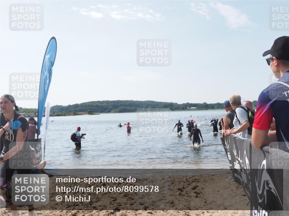 22.06.2025 - Viking Triathlon MichiJ http://msf.ph/oto/8099578 22.06.2025 10:43:55 Schwimmen 41, 249, 362, 442, 531, 627, 637 meine-sportfotos.de