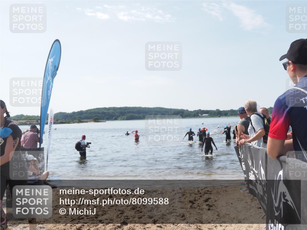 22.06.2025 - Viking Triathlon MichiJ http://msf.ph/oto/8099588 22.06.2025 10:43:55 Schwimmen 41, 249, 362, 442, 531, 627, 637 meine-sportfotos.de