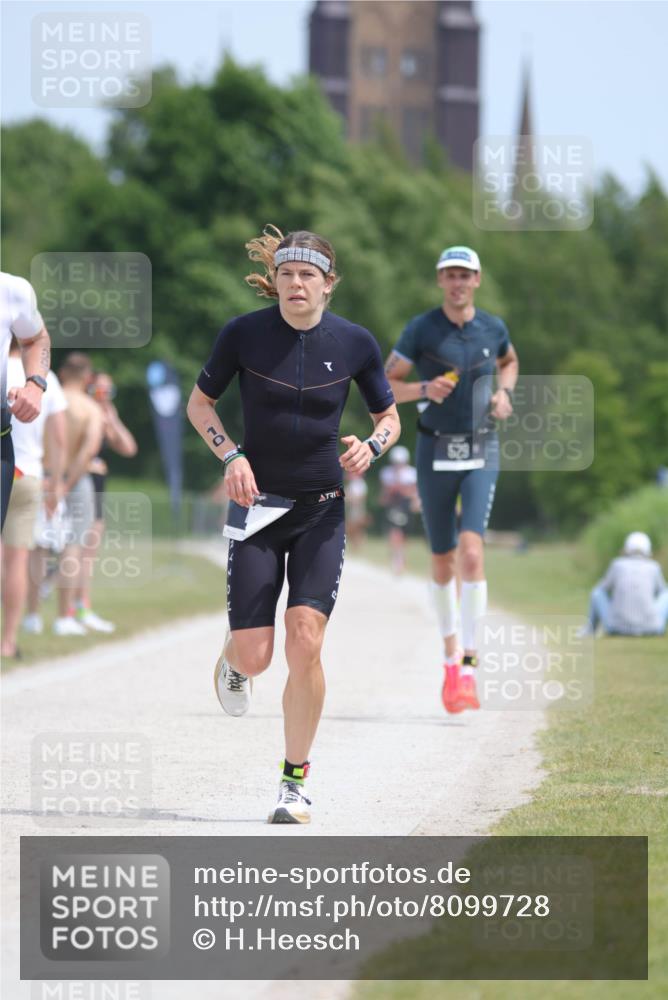 22.06.2025 - Viking Triathlon H.Heesch http://msf.ph/oto/8099728 22.06.2025 13:17:30 Laufen 10, 386, 529 meine-sportfotos.de