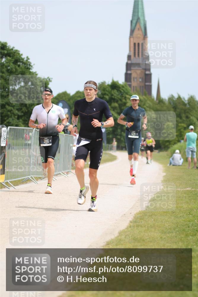 22.06.2025 - Viking Triathlon H.Heesch http://msf.ph/oto/8099737 22.06.2025 13:17:31 Laufen 10, 386, 529 meine-sportfotos.de