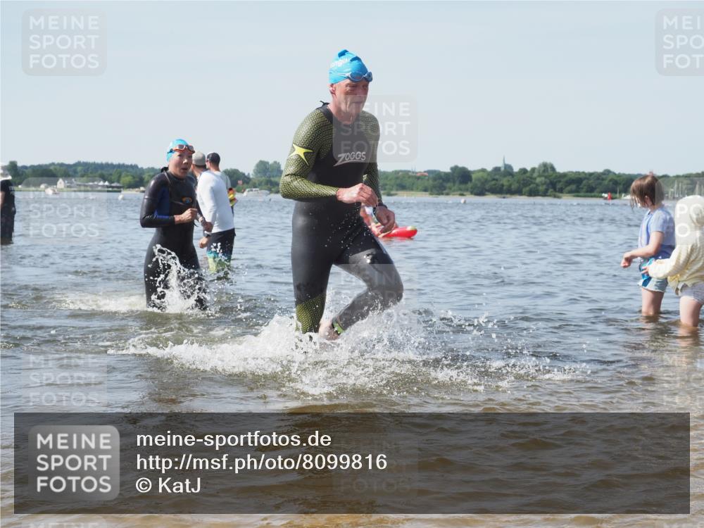 22.06.2025 - Viking Triathlon KatJ http://msf.ph/oto/8099816 22.06.2025 10:32:47 Schwimmen 208, 278, 554 meine-sportfotos.de