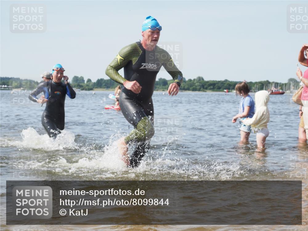 22.06.2025 - Viking Triathlon KatJ http://msf.ph/oto/8099844 22.06.2025 10:32:48 Schwimmen 208, 278, 287, 554 meine-sportfotos.de