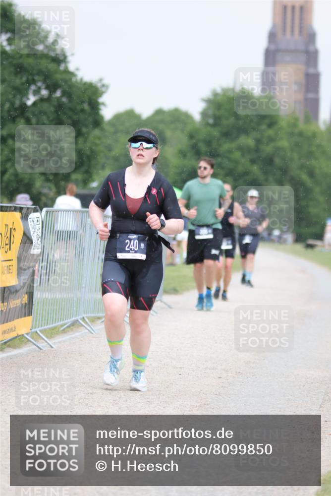 22.06.2025 - Viking Triathlon H.Heesch http://msf.ph/oto/8099850 22.06.2025 16:36:33 Laufen 240, 267 meine-sportfotos.de
