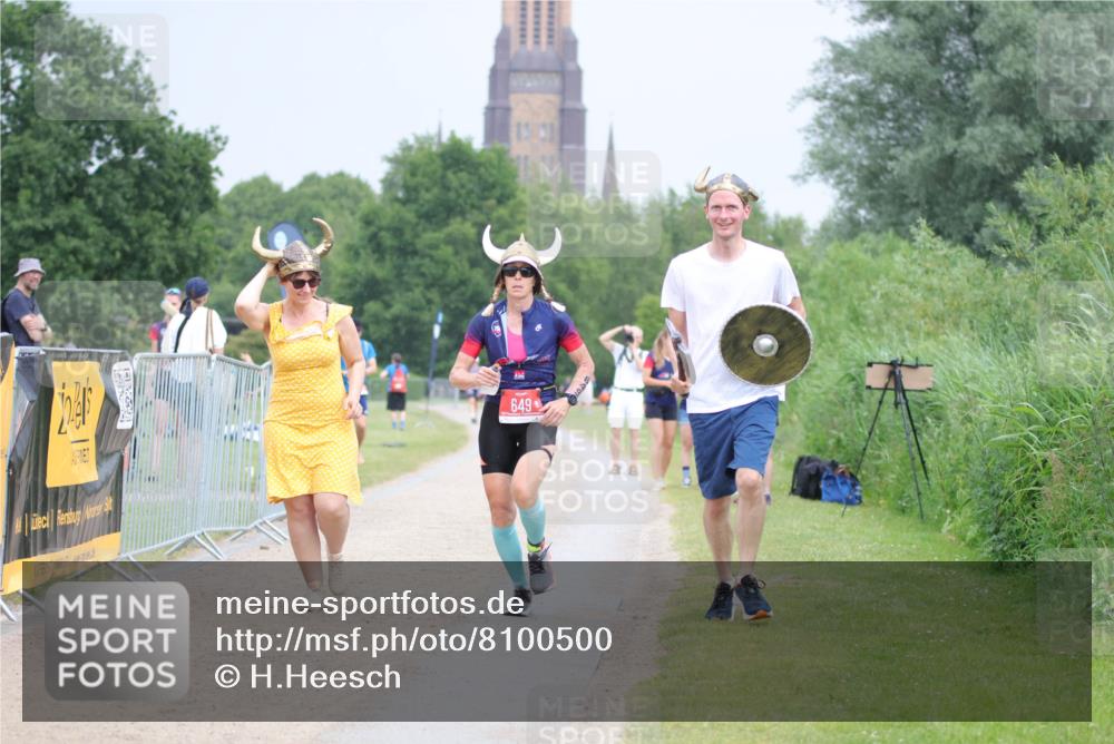 22.06.2025 - Viking Triathlon H.Heesch http://msf.ph/oto/8100500 22.06.2025 16:40:37 Laufen 649 meine-sportfotos.de