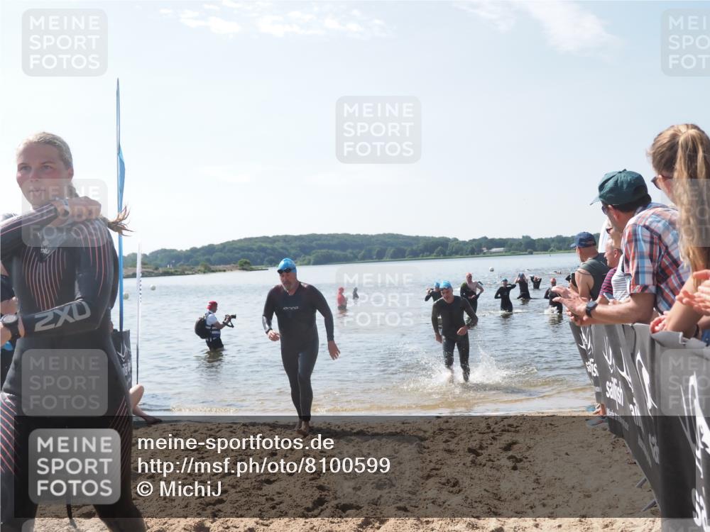 22.06.2025 - Viking Triathlon MichiJ http://msf.ph/oto/8100599 22.06.2025 10:44:52 Schwimmen 18, 39, 168, 440, 446, 638, 653 meine-sportfotos.de