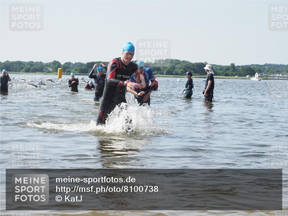 22.06.2025 - Viking Triathlon KatJ http://msf.ph/oto/8100738 22.06.2025 10:33:21 Schwimmen 28, 38, 300, 382, 387, 524, 608 meine-sportfotos.de