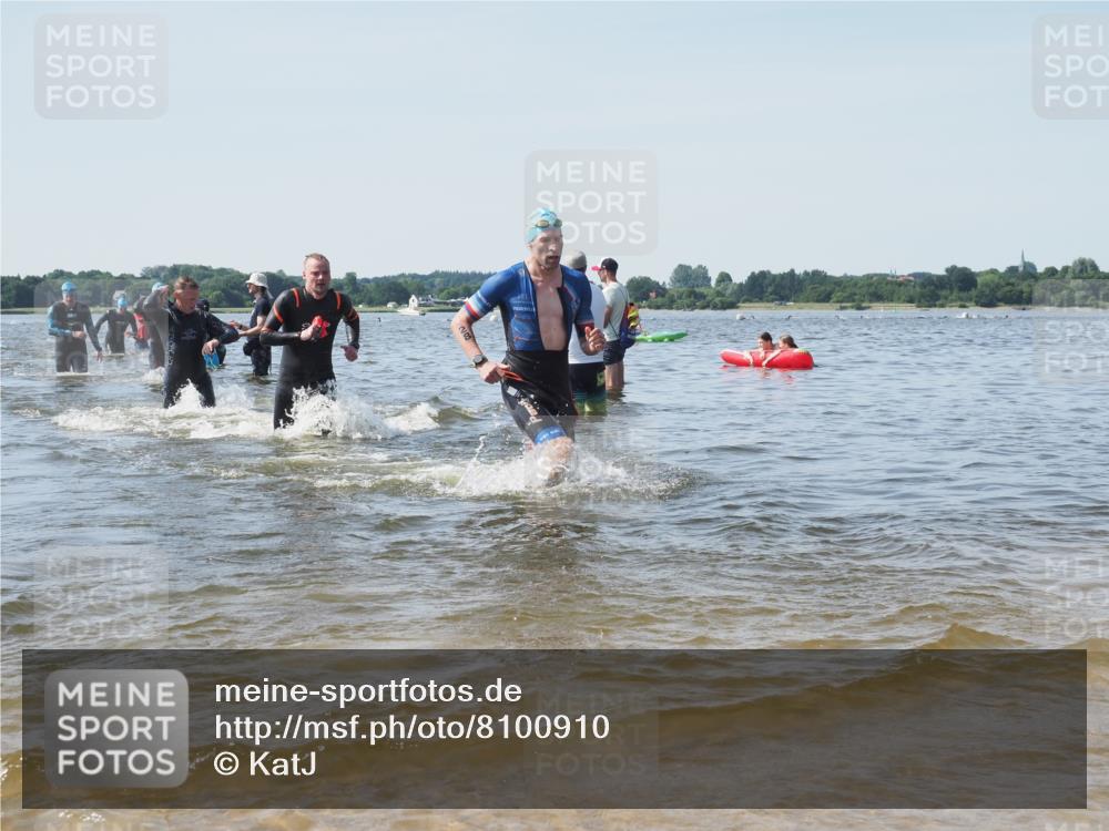 22.06.2025 - Viking Triathlon KatJ http://msf.ph/oto/8100910 22.06.2025 10:33:25 Schwimmen 28, 38, 300, 382, 387, 522, 524, 608 meine-sportfotos.de