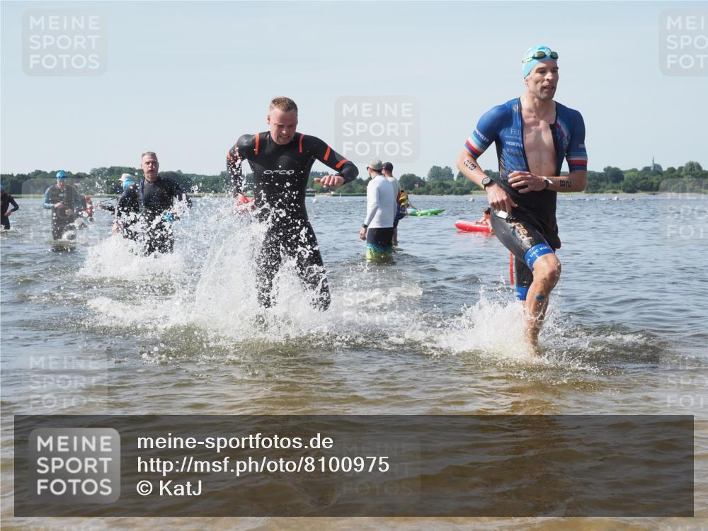 22.06.2025 - Viking Triathlon KatJ http://msf.ph/oto/8100975 22.06.2025 10:33:27 Schwimmen 28, 38, 300, 382, 522, 524, 608 meine-sportfotos.de