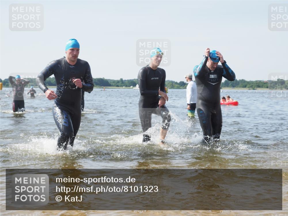 22.06.2025 - Viking Triathlon KatJ http://msf.ph/oto/8101323 22.06.2025 10:33:38 Schwimmen 5, 38, 149, 255, 304, 348, 382, 457, 522, 524 meine-sportfotos.de