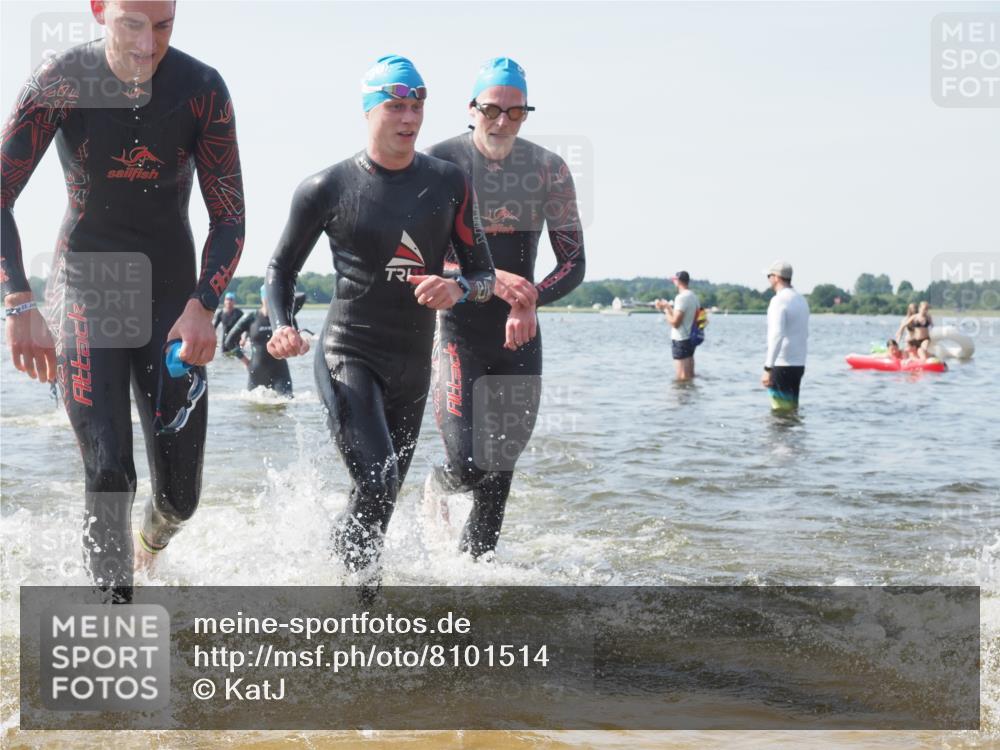 22.06.2025 - Viking Triathlon KatJ http://msf.ph/oto/8101514 22.06.2025 10:33:46 Schwimmen 5, 50, 149, 184, 229, 242, 255, 304, 348, 349, 438, 457 meine-sportfotos.de