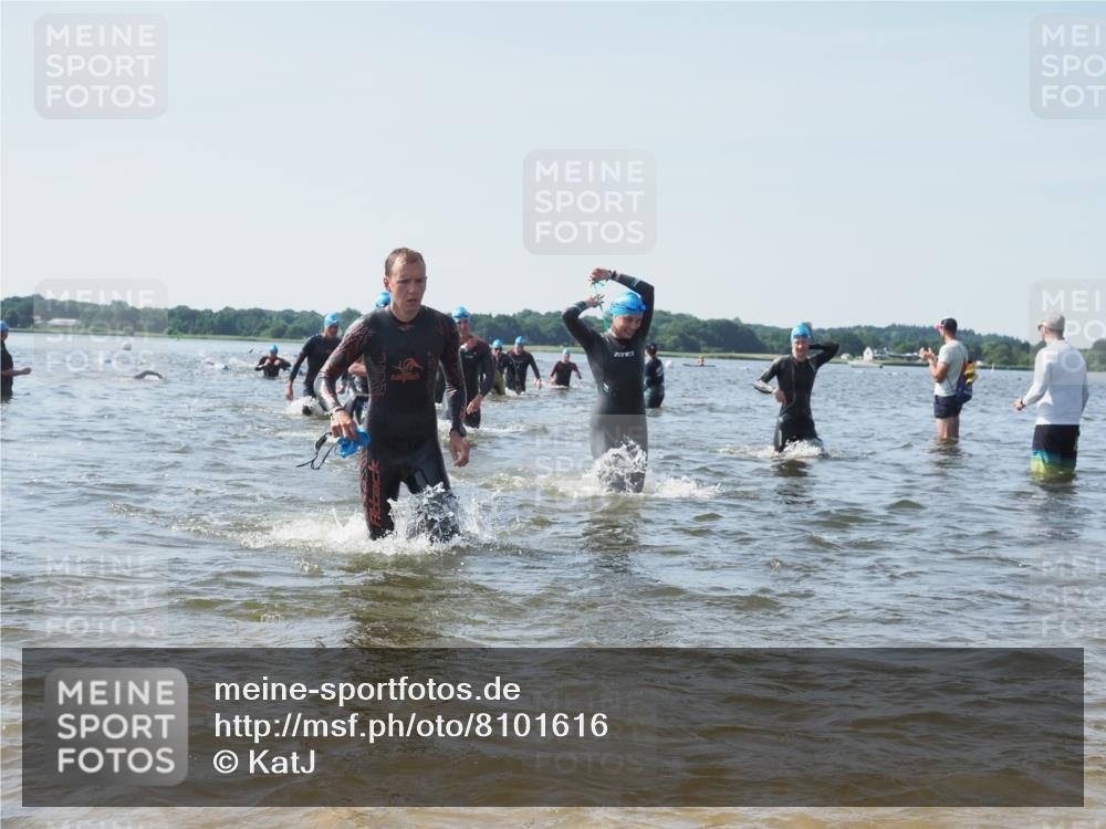 22.06.2025 - Viking Triathlon KatJ http://msf.ph/oto/8101616 22.06.2025 10:33:49 Schwimmen 5, 50, 75, 149, 184, 229, 242, 255, 304, 348, 349, 438, 457, 540 meine-sportfotos.de