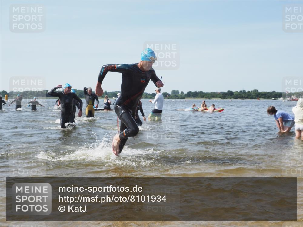 22.06.2025 - Viking Triathlon KatJ http://msf.ph/oto/8101934 22.06.2025 10:34:01 Schwimmen 50, 70, 75, 184, 229, 242, 297, 349, 429, 438, 478, 532, 540, 618, 635 meine-sportfotos.de