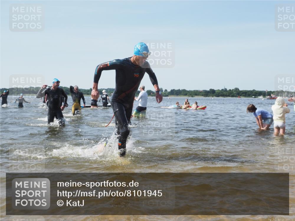 22.06.2025 - Viking Triathlon KatJ http://msf.ph/oto/8101945 22.06.2025 10:34:01 Schwimmen 50, 70, 75, 184, 229, 242, 297, 349, 429, 438, 478, 532, 540, 618, 635 meine-sportfotos.de