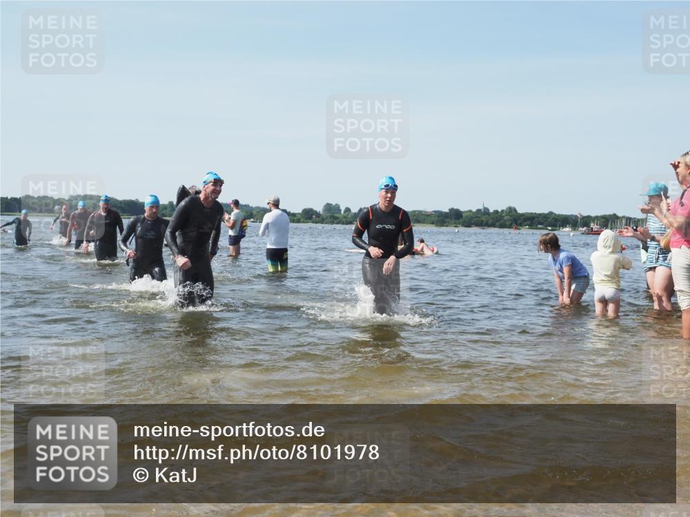 22.06.2025 - Viking Triathlon KatJ http://msf.ph/oto/8101978 22.06.2025 10:34:03 Schwimmen 46, 70, 75, 184, 297, 349, 429, 478, 532, 540, 618, 635 meine-sportfotos.de