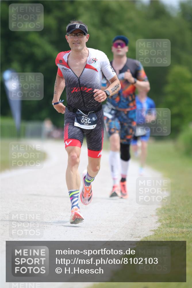 22.06.2025 - Viking Triathlon H.Heesch http://msf.ph/oto/8102103 22.06.2025 12:57:12 Laufen 352, 355 meine-sportfotos.de