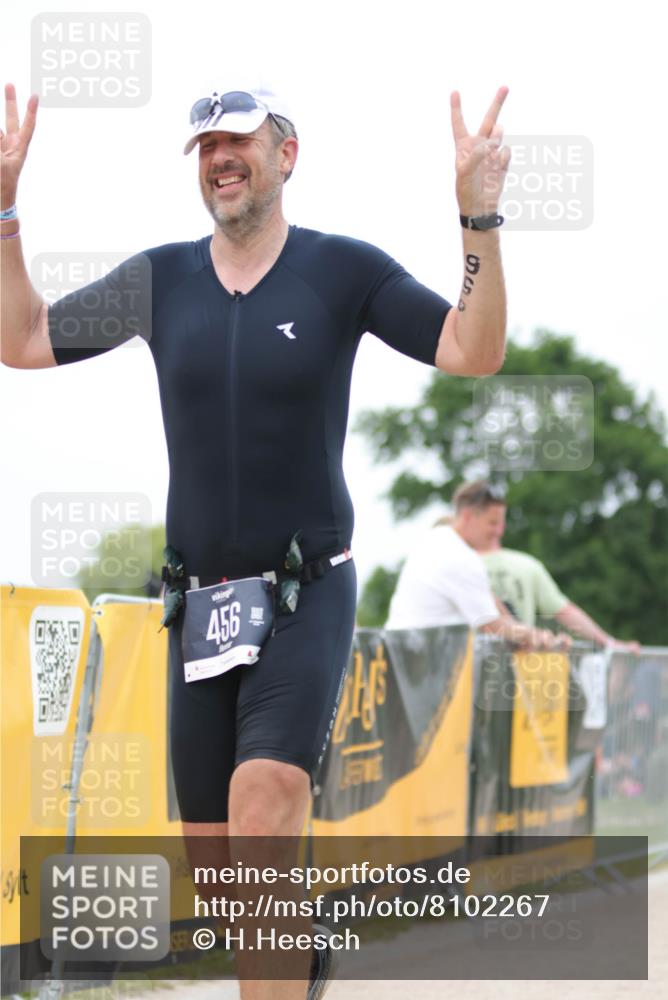22.06.2025 - Viking Triathlon H.Heesch http://msf.ph/oto/8102267 22.06.2025 15:46:26 Laufen 335, 456 meine-sportfotos.de