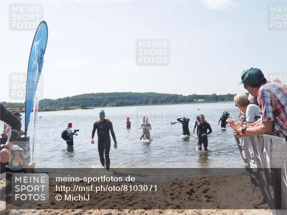 22.06.2025 - Viking Triathlon MichiJ http://msf.ph/oto/8103071 22.06.2025 10:46:20 Schwimmen 60, 121, 144, 213, 225, 406 meine-sportfotos.de