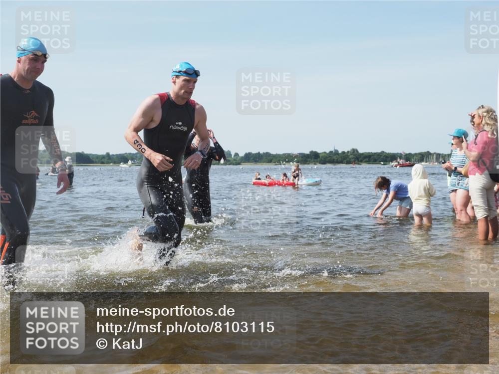 22.06.2025 - Viking Triathlon KatJ http://msf.ph/oto/8103115 22.06.2025 10:34:35 Schwimmen 114, 247, 284, 306, 323, 341, 366, 430, 520, 546, 550 meine-sportfotos.de