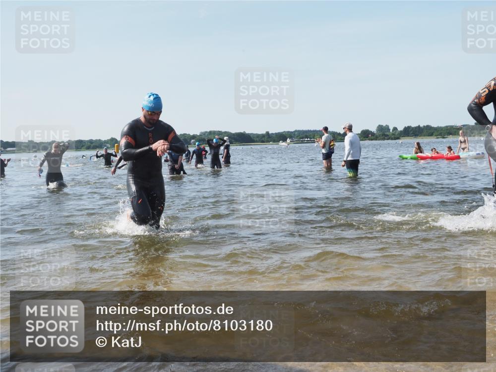 22.06.2025 - Viking Triathlon KatJ http://msf.ph/oto/8103180 22.06.2025 10:34:38 Schwimmen 77, 114, 247, 284, 306, 323, 341, 366, 430, 546, 550 meine-sportfotos.de
