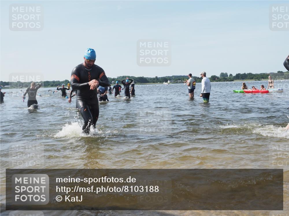 22.06.2025 - Viking Triathlon KatJ http://msf.ph/oto/8103188 22.06.2025 10:34:38 Schwimmen 77, 114, 247, 284, 306, 323, 341, 366, 430, 546, 550 meine-sportfotos.de