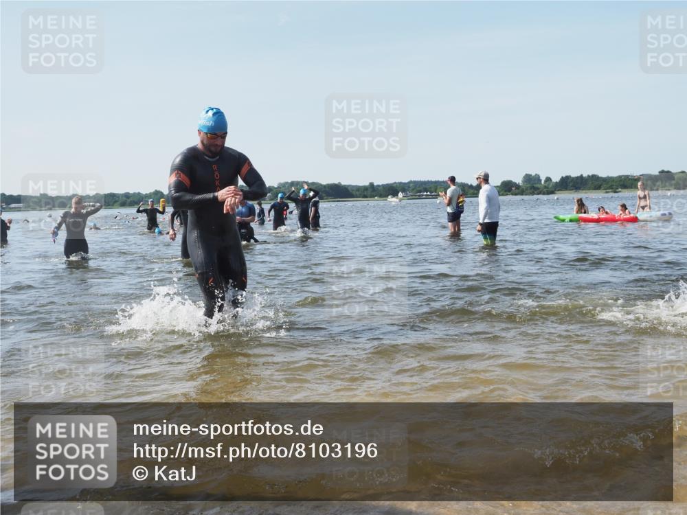 22.06.2025 - Viking Triathlon KatJ http://msf.ph/oto/8103196 22.06.2025 10:34:38 Schwimmen 77, 114, 247, 284, 306, 323, 341, 366, 430, 546, 550 meine-sportfotos.de