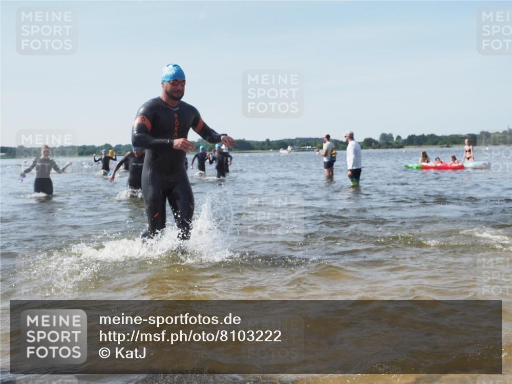 22.06.2025 - Viking Triathlon KatJ http://msf.ph/oto/8103222 22.06.2025 10:34:38 Schwimmen 77, 114, 247, 284, 306, 323, 341, 366, 430, 546, 550 meine-sportfotos.de