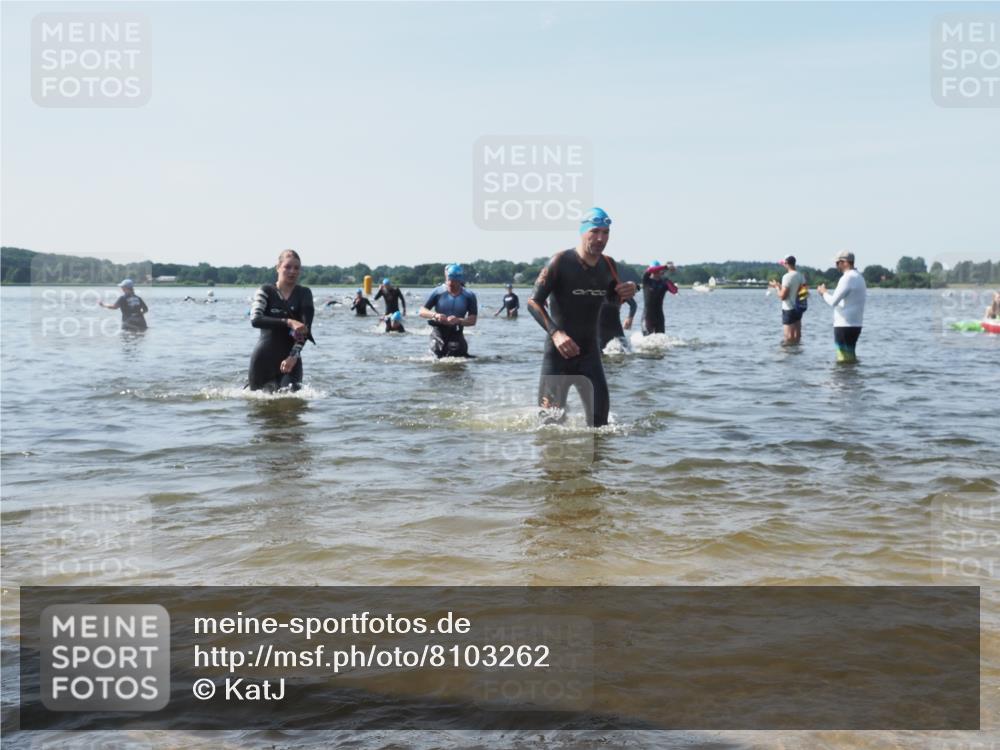 22.06.2025 - Viking Triathlon KatJ http://msf.ph/oto/8103262 22.06.2025 10:34:42 Schwimmen 77, 114, 161, 247, 284, 323, 341, 434, 546, 550 meine-sportfotos.de