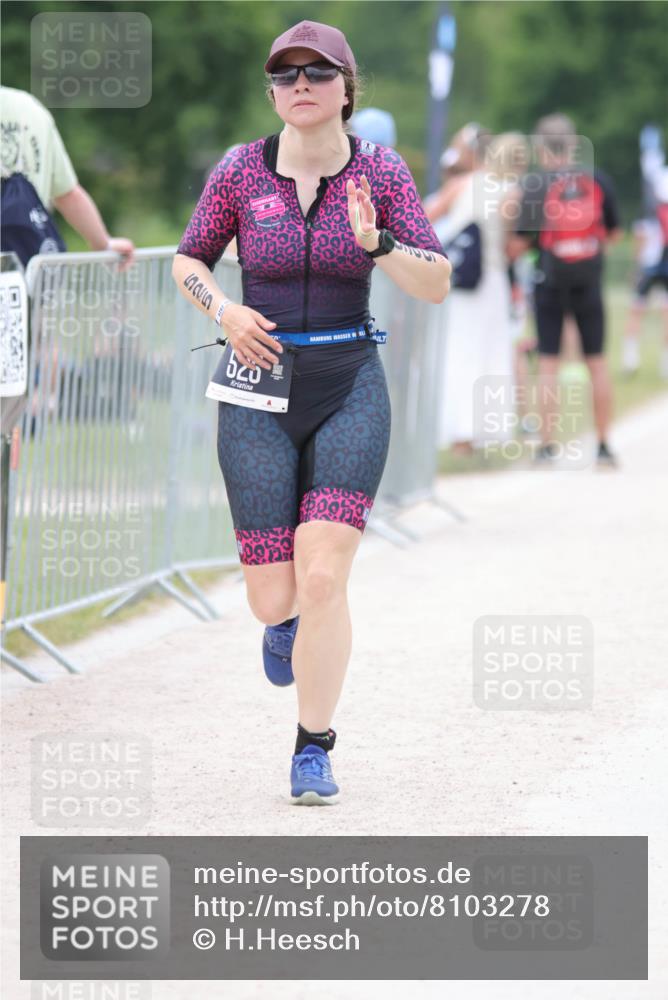 22.06.2025 - Viking Triathlon H.Heesch http://msf.ph/oto/8103278 22.06.2025 15:51:30 Laufen 525 meine-sportfotos.de