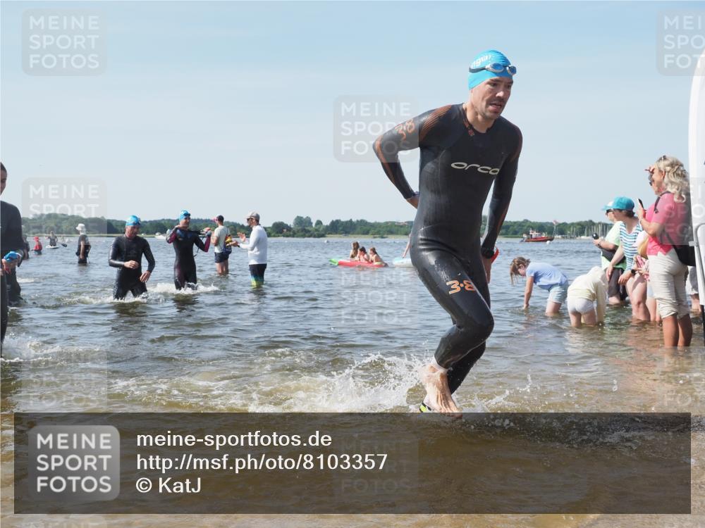 22.06.2025 - Viking Triathlon KatJ http://msf.ph/oto/8103357 22.06.2025 10:34:45 Schwimmen 17, 43, 77, 114, 161, 247, 284, 323, 341, 434, 550 meine-sportfotos.de
