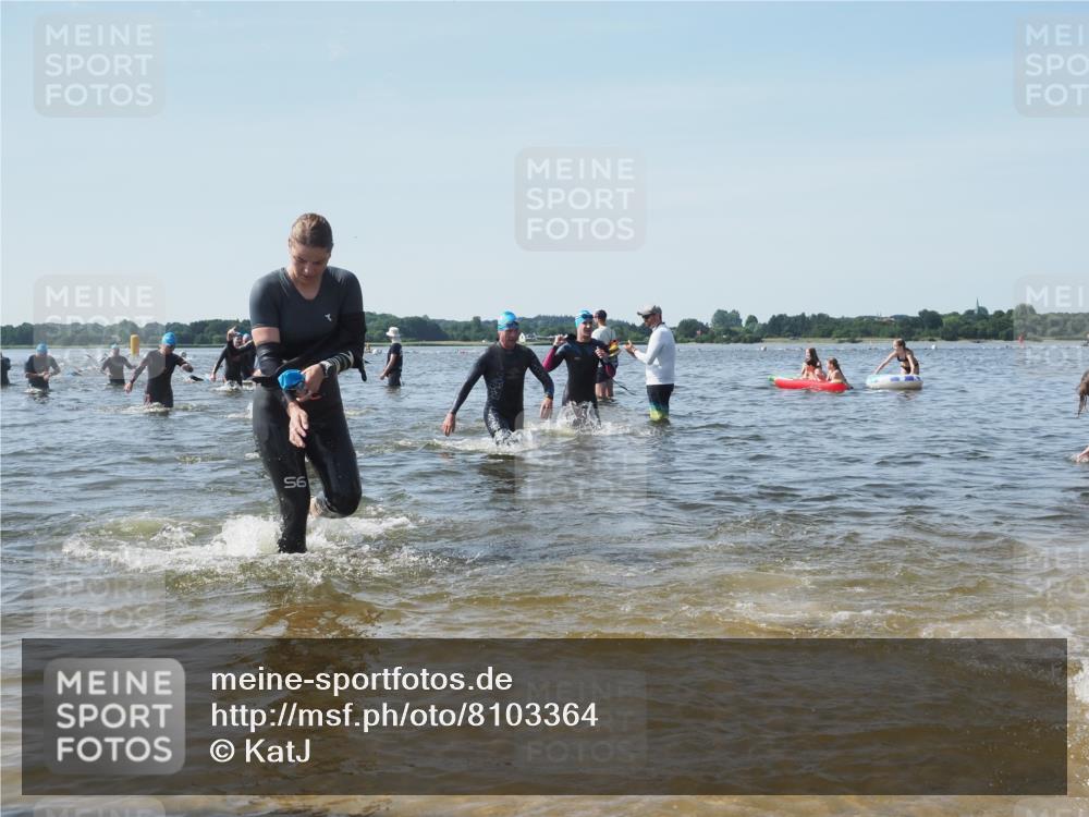 22.06.2025 - Viking Triathlon KatJ http://msf.ph/oto/8103364 22.06.2025 10:34:45 Schwimmen 17, 43, 77, 114, 161, 247, 284, 323, 341, 434, 550 meine-sportfotos.de