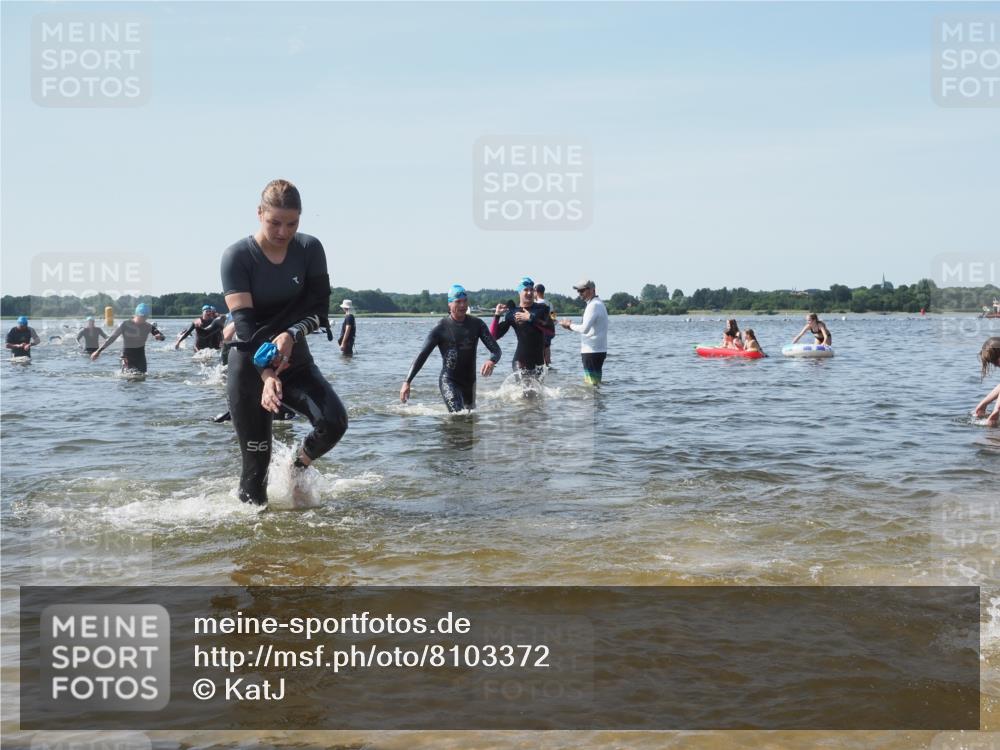 22.06.2025 - Viking Triathlon KatJ http://msf.ph/oto/8103372 22.06.2025 10:34:45 Schwimmen 17, 43, 77, 114, 161, 247, 284, 323, 341, 434, 550 meine-sportfotos.de