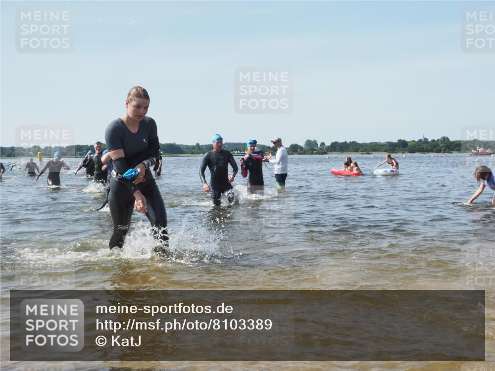 22.06.2025 - Viking Triathlon KatJ http://msf.ph/oto/8103389 22.06.2025 10:34:46 Schwimmen 17, 43, 77, 114, 161, 247, 284, 323, 341, 434, 550 meine-sportfotos.de