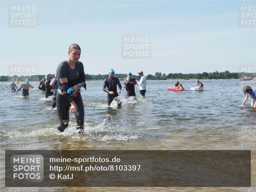 22.06.2025 - Viking Triathlon KatJ http://msf.ph/oto/8103397 22.06.2025 10:34:46 Schwimmen 17, 43, 77, 114, 161, 247, 284, 323, 341, 434, 550 meine-sportfotos.de