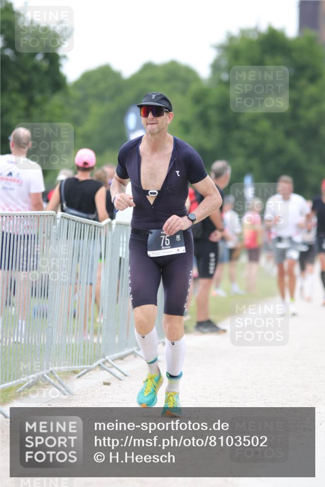 22.06.2025 - Viking Triathlon H.Heesch http://msf.ph/oto/8103502 22.06.2025 15:53:16 Laufen 75, 637 meine-sportfotos.de