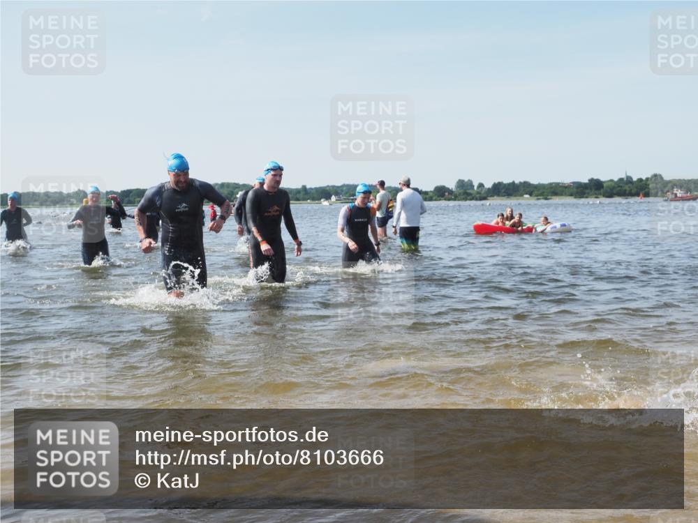 22.06.2025 - Viking Triathlon KatJ http://msf.ph/oto/8103666 22.06.2025 10:34:58 Schwimmen 17, 43, 77, 157, 161, 434, 475, 495, 548, 660 meine-sportfotos.de