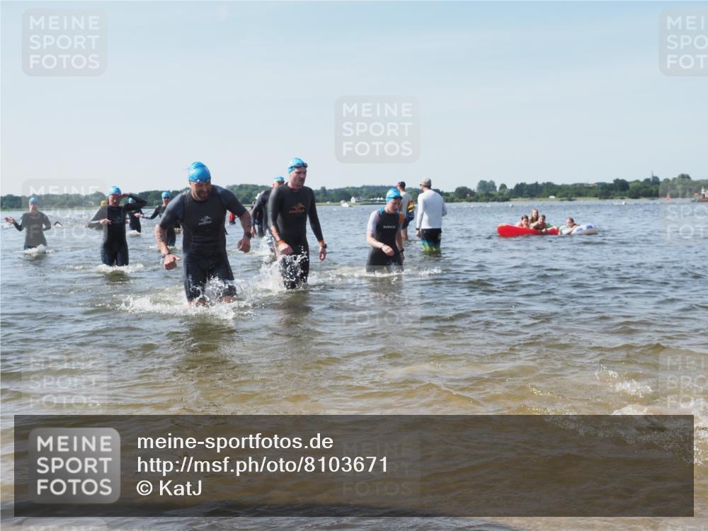 22.06.2025 - Viking Triathlon KatJ http://msf.ph/oto/8103671 22.06.2025 10:34:58 Schwimmen 17, 43, 77, 157, 161, 434, 475, 495, 548, 660 meine-sportfotos.de