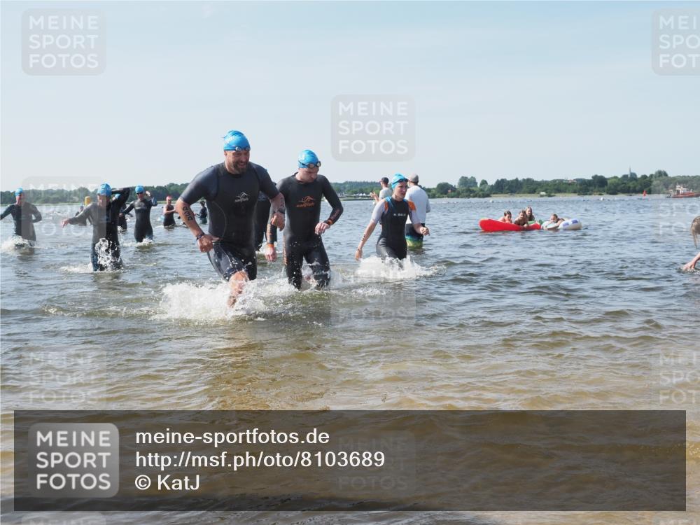 22.06.2025 - Viking Triathlon KatJ http://msf.ph/oto/8103689 22.06.2025 10:34:59 Schwimmen 17, 43, 77, 157, 161, 434, 475, 495, 548, 660 meine-sportfotos.de