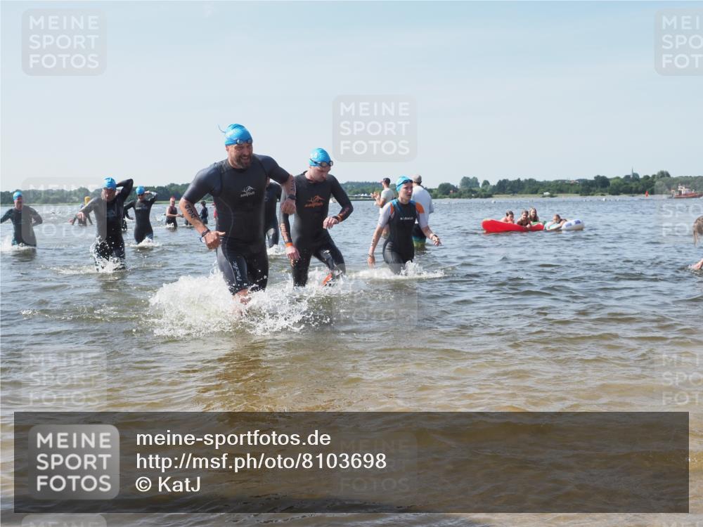 22.06.2025 - Viking Triathlon KatJ http://msf.ph/oto/8103698 22.06.2025 10:34:59 Schwimmen 17, 43, 77, 157, 161, 434, 475, 495, 548, 660 meine-sportfotos.de