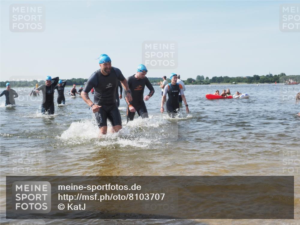 22.06.2025 - Viking Triathlon KatJ http://msf.ph/oto/8103707 22.06.2025 10:34:59 Schwimmen 17, 43, 77, 157, 161, 434, 475, 495, 548, 660 meine-sportfotos.de