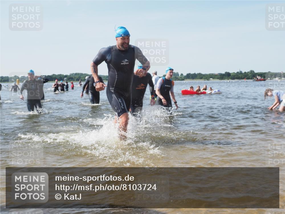 22.06.2025 - Viking Triathlon KatJ http://msf.ph/oto/8103724 22.06.2025 10:34:59 Schwimmen 17, 43, 77, 157, 161, 434, 475, 495, 548, 660 meine-sportfotos.de