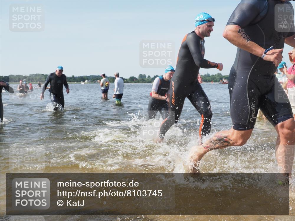 22.06.2025 - Viking Triathlon KatJ http://msf.ph/oto/8103745 22.06.2025 10:35:01 Schwimmen 17, 43, 139, 157, 161, 434, 475, 495, 548, 660 meine-sportfotos.de