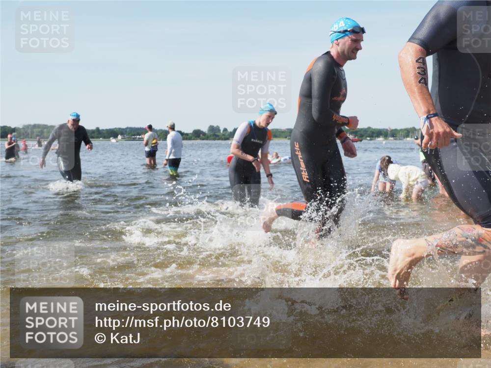 22.06.2025 - Viking Triathlon KatJ http://msf.ph/oto/8103749 22.06.2025 10:35:01 Schwimmen 17, 43, 139, 157, 161, 434, 475, 495, 548, 660 meine-sportfotos.de