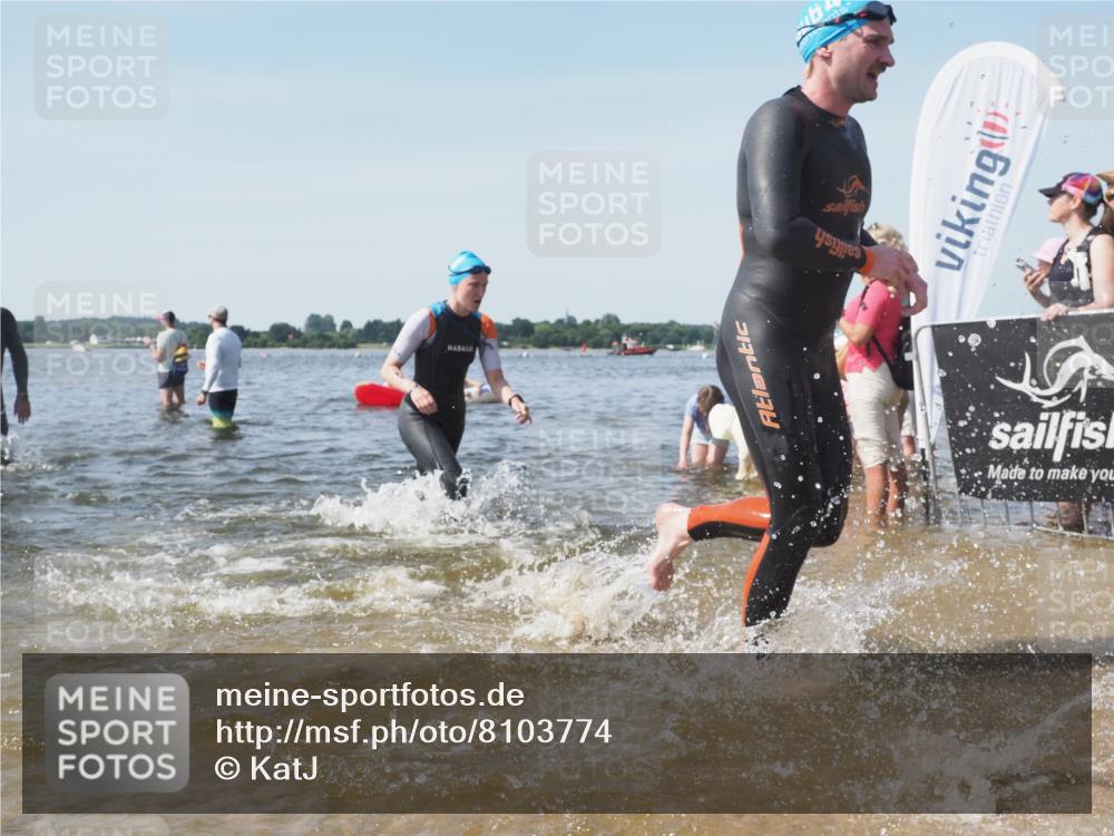 22.06.2025 - Viking Triathlon KatJ http://msf.ph/oto/8103774 22.06.2025 10:35:01 Schwimmen 17, 43, 139, 157, 161, 434, 475, 495, 548, 660 meine-sportfotos.de