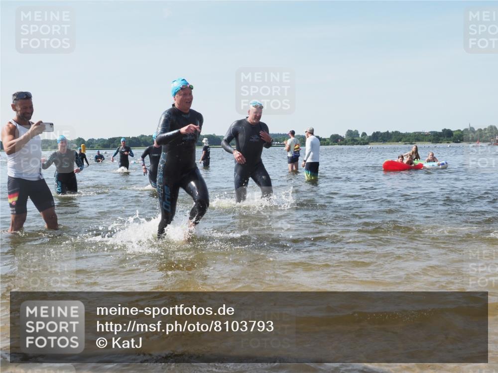 22.06.2025 - Viking Triathlon KatJ http://msf.ph/oto/8103793 22.06.2025 10:35:03 Schwimmen 17, 43, 139, 157, 161, 434, 475, 495, 548, 660 meine-sportfotos.de